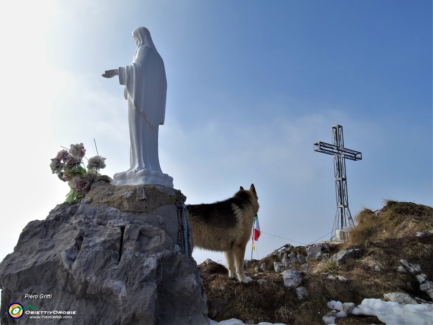 71 Alla Madonnina e croce di vetta dela Cornagera (1311 m).JPG